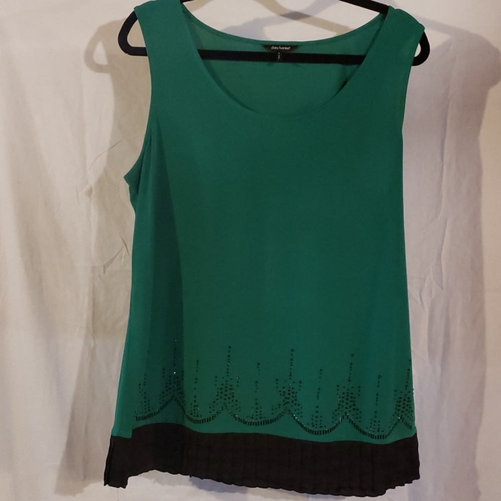 Sleeveless blouse.